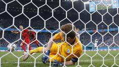 Kemenangan Belgia di pertandingan melawan Finlandia, membawa mereka keluar menjadi juara Grup B yang akan melenggang ke babak 16 besar setelah mengoleksi poin penuh putaran pertamanya. 
(Foto: AP/Pool/Dmitri Lovetsky)