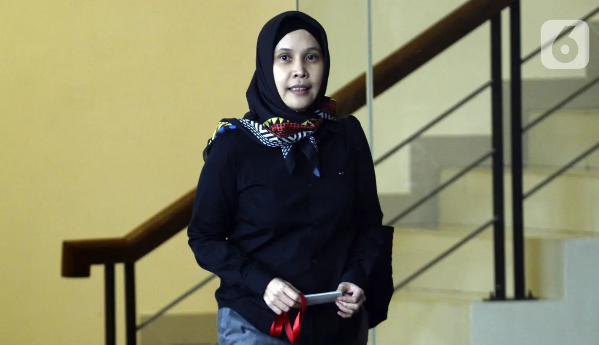 Anggota Komisi IV DPR Fraksi PDIP, Riezky Aprilia usai menjalani pemeriksaan penyidik di Gedung KPK, Jakarta, Jumat (7/2/2020). Riezky diperiksa sebagai saksi untuk tersangka mantan Caleg PDIP Harun Masiku terkait kasus suap penetapan anggota DPR Terpilih tahun 2019-2024. (merdeka.com/Dwi Narwoko)