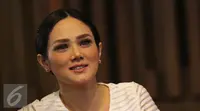 Mulan Jameela saat menjadi bintang tamu di talkshow Liputan6.com, Dear Haters, Jakarta, Kamis (7/4/2016). (Liputan6.com/Herman Zakharia)