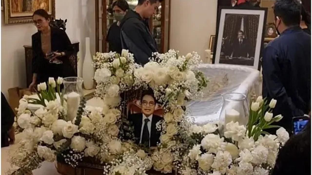 6 Potret Baim Wong Melayat Hotma Sitompul, Tetap Hadir Usai Sidang Perceraian