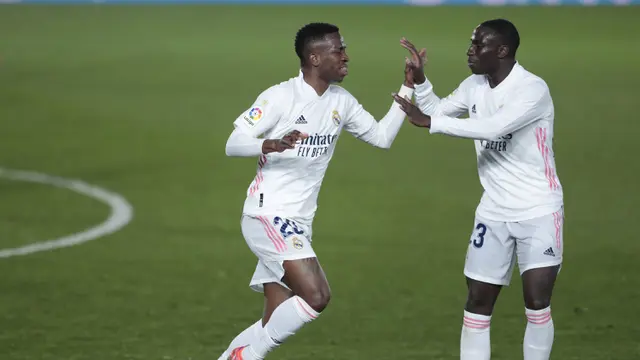 FOTO: Ditahan Imbang Real Sociedad 1-1, Real Madrid Gagal Gusur Barcelona di Posisi ke-2 - Vinicius Junior; Ferland Mendy