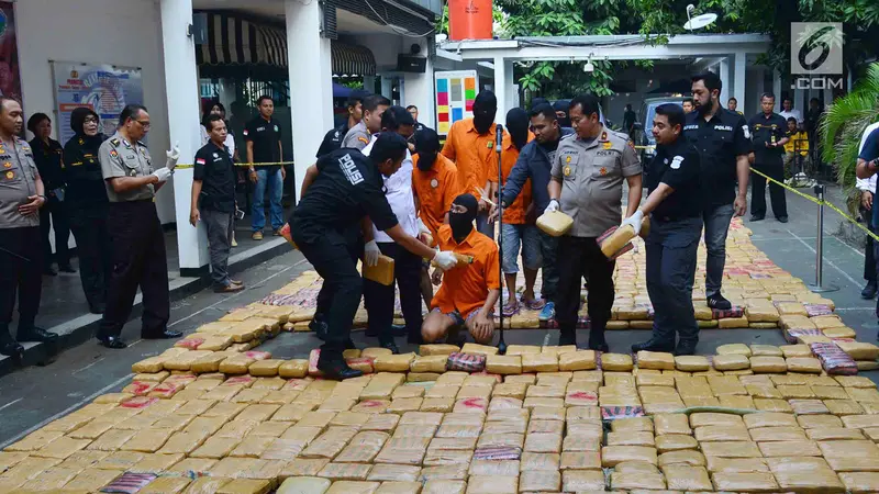 Polisi Amankan 6 Tersangka Penyelundupan Ganja Jaringan Aceh