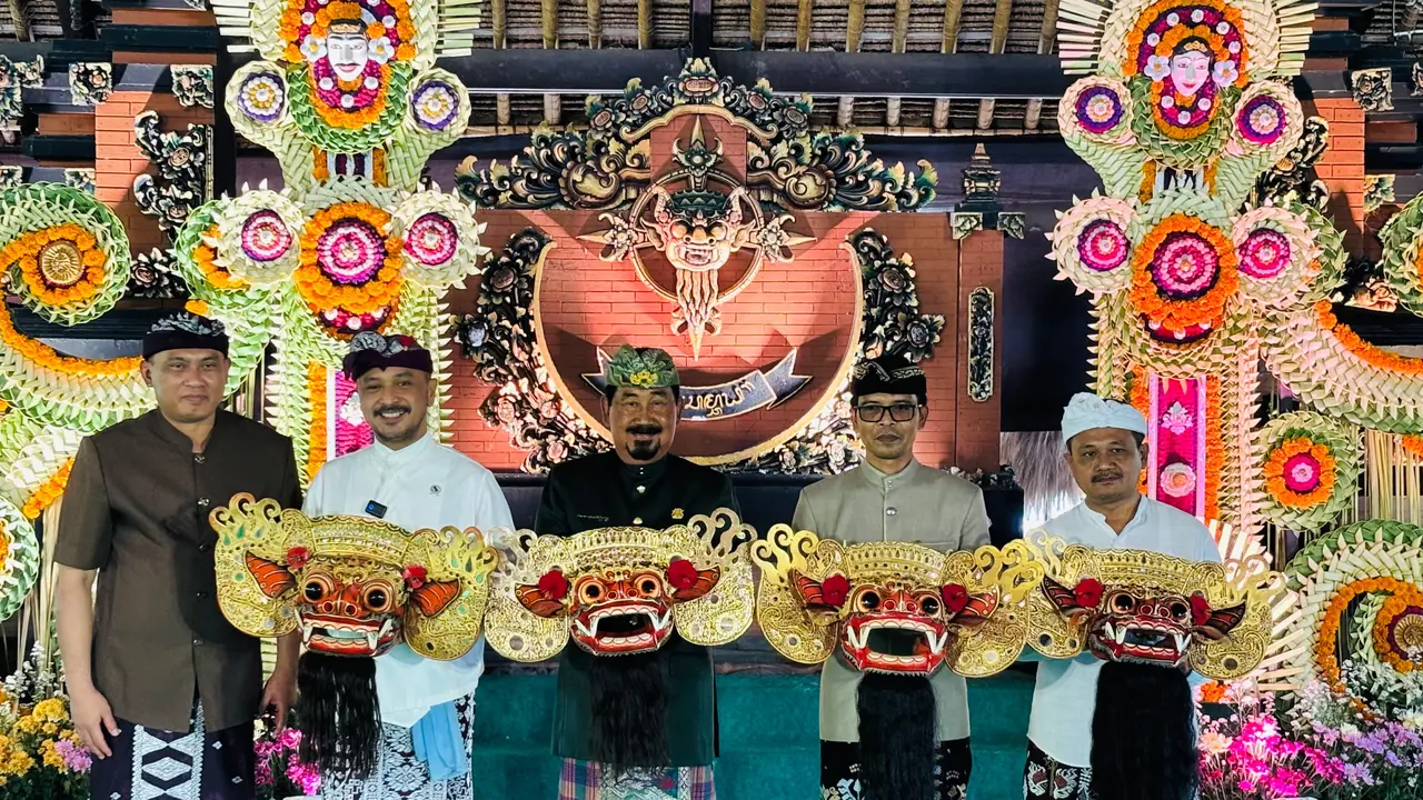 Wakil Menteri Kebudayaan atau Wamen Kebudayaan Giring Ganesha membuka Taman Ayun Barong Festival 2025 Superstars & Regeneration di Badung, Bali.