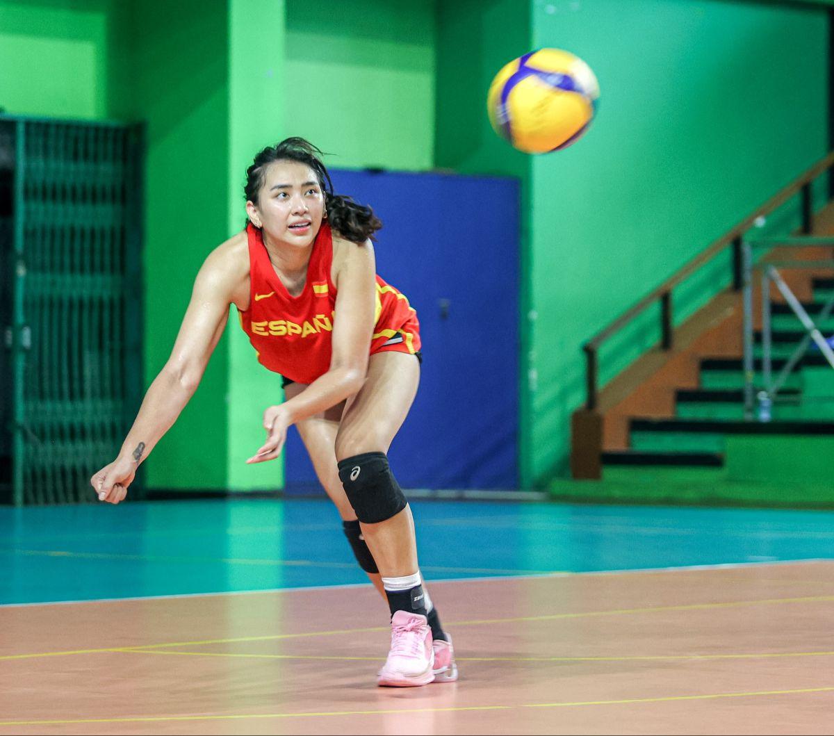 Pevoli putri Yolla Yuliana saat menjalani latihan bersama tim Indonesia All Stars di Gelanggang Olahraga (GOR) Bulungan, Jakarta, pada Jumat (19/5/2024). Latihan ini diadakan sebagai persiapan menjelang laga ekshibisi melawan klub voli putri Korea Selatan