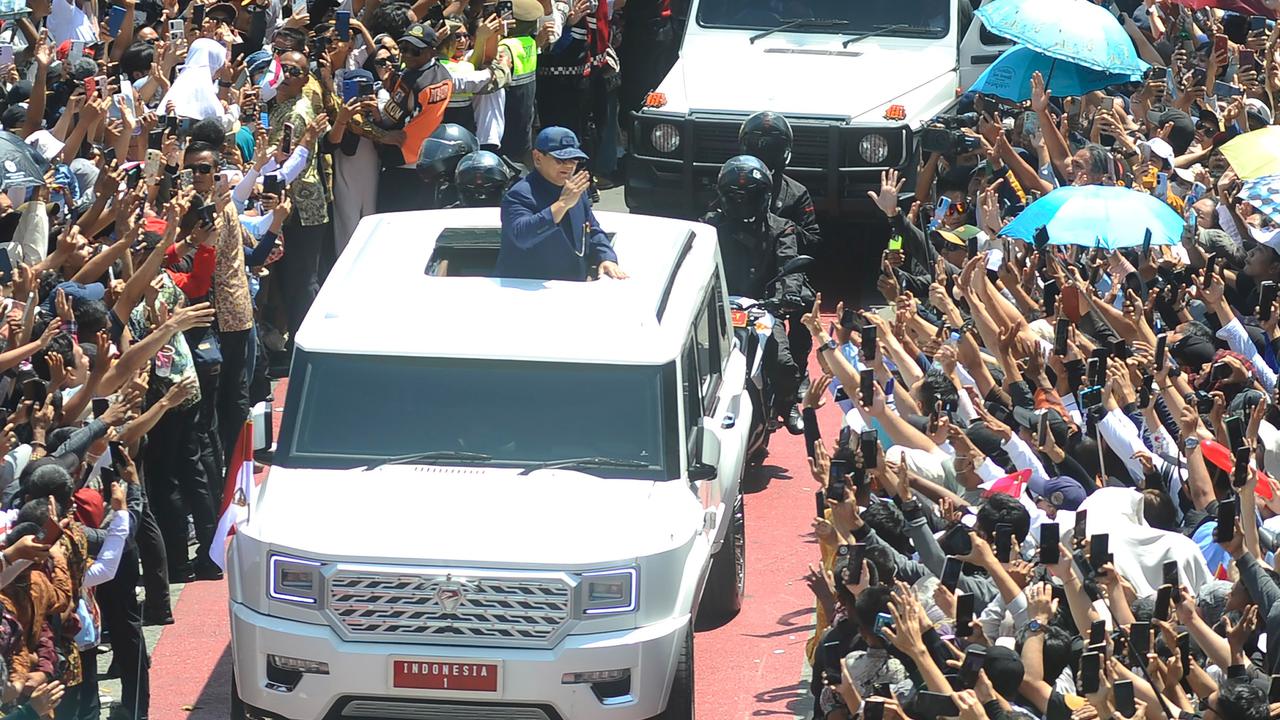 Presiden Prabowo sapa warga di Bundaran HI