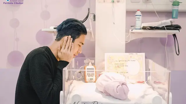 Melahirkan Anak Pertama, Ini 7 Momen Persalinan Istri Evan Marvino yang Bikin Haru