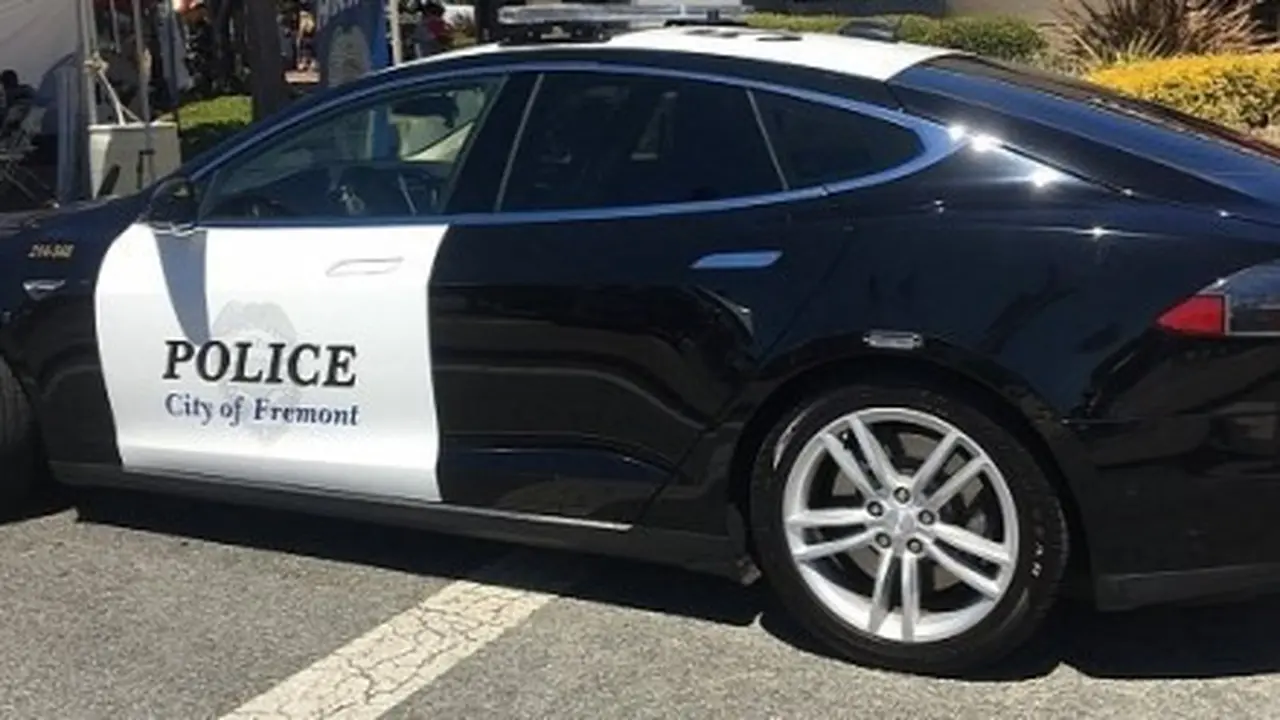 Mobil polisi Tesla