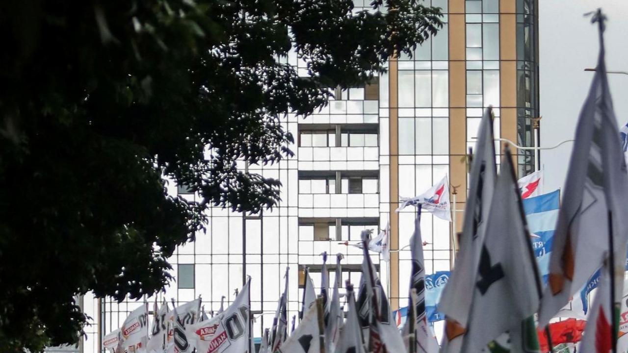 FOTO: Alat Peraga Kampanye Melunturkan Keindahan Pemandangan Ibu Kota Jakarta