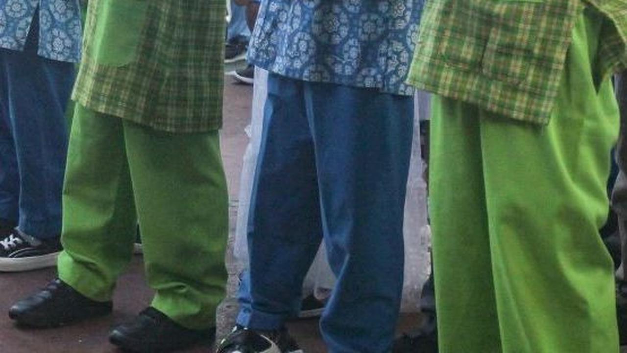 Wajah-wajah para murid kelas 1 itu terlihat antusias mengikuti kegiatan di Sekolah Dasar Negeri (SDN) 01 Grogol Selatan, Kebayoran Lama, Jakarta Selatan, pada Senin pagi (8/7/2024). Foto: merdeka.com / Arie Basuki<br>