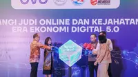 PT Visionet Internasional (OVO) berkolaborasi dengan Pusat Pelaporan dan Analisis Transaksi Keuangan (PPATK) menyelenggarakan Seminar Nasional dengan tajuk &ldquo;Memerangi Judi Online dan Kejahatan Baru Era ekonomi Digital 5.0&rdquo;,&nbsp;Jumat (22/11/2024).&nbsp;Turut hadir memberikan Keynote Speech dalam acara tersebut, Menteri Komunikasi dan Digital (Komdigi), Meutya Hafid, Plt. Deputi Bidang Keamanan dan Ketertiban Masyarakat, Kementerian Koordinator Politik dan Keamanan (Kemenko Polkam) Brigadir Jenderal Polisi Asep Jenal Ahmadi. (Liputan6.com/Nanda Perdana Putra)
&nbsp;