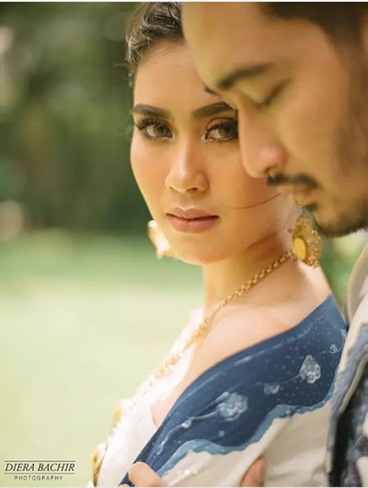 Jelang dua bulan hari pernikahannya, persiapan yang telah dilakukan mencapai 70 persen. Keduanya saling membantu disela-sela kesibukannya masing-masing. (instagram/@dierabachir)