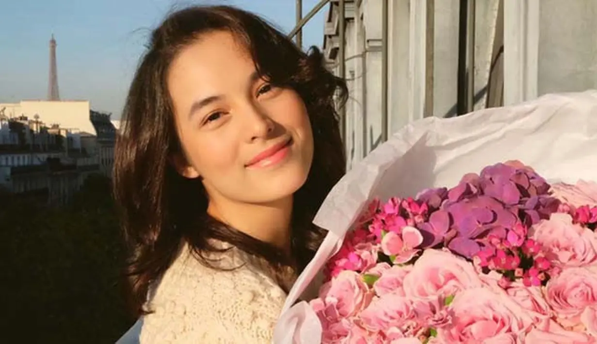 Bicara soal akting, kemampuan Chelsea Islan memang sudah tak dapat dirugikan lagi. Selain membintangi banyak judul film, Chelsea juga sering tampil di atas panggung teater dan ini sudah dijalaninya sejak lama. (Instagram/chelseaislan)