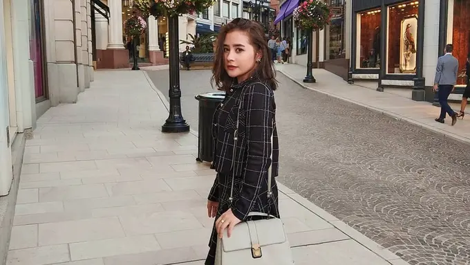 [Bintang] Prilly Latuconsina