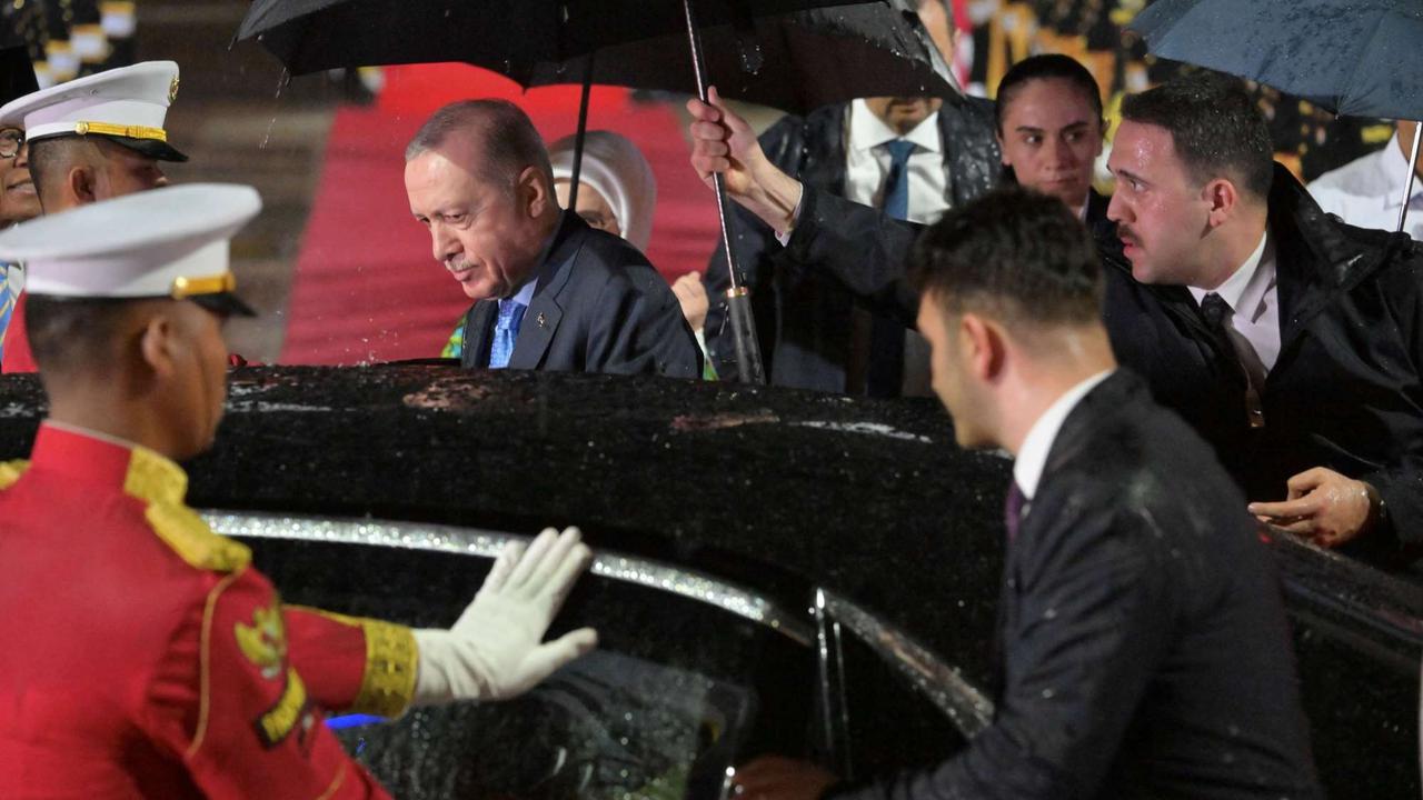 Prabowo sambut kedatangan Erdogan di Lanud Halim Perdanakusuma