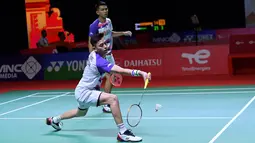 Ganda putra Fajar Alfian / Muhammad Rian Ardianto mengembalikan kok ke arah Muhammad Shohibul Fikri / Bagas Maulana pada babak 32 besar Indonesia Masters 2021 di Bali International Convention Centre, Nusa Dua, Selasa (16/11/2021).  Fajar / Rian kalah 21-13, 18-21, dan 20-22. (Foto: Humas PP PBSI)