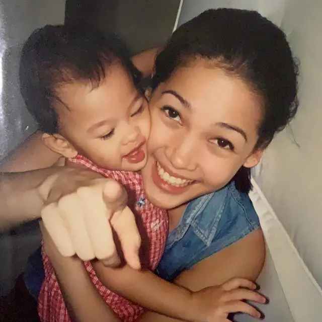 Anaknya Genap 20 Tahun, Ini 6 Potret Kebersamaan Mieke Amalia dan Putri Sulungnya