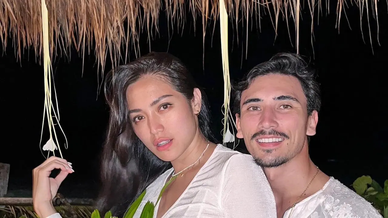 [Fimela] Jessica Iskandar dan Vincent Verhaag