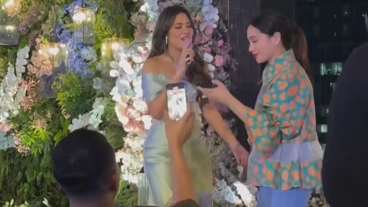 Potret Nagita Slavina Diajak Duet Bareng Raisa di Atas Panggung, Raffi Ahmad Terdepan Rekam Istri Cantiknya