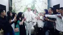 Adjie Pangestu kembali menikah untuk yang ketiga kalinya. Kali ini, pemeran sinetron itu menikahi gadis Bandung, Novita Petria seorang mahasiswi perguruan tinggi swasta di Jakarta. (Instagram/binyoo32)