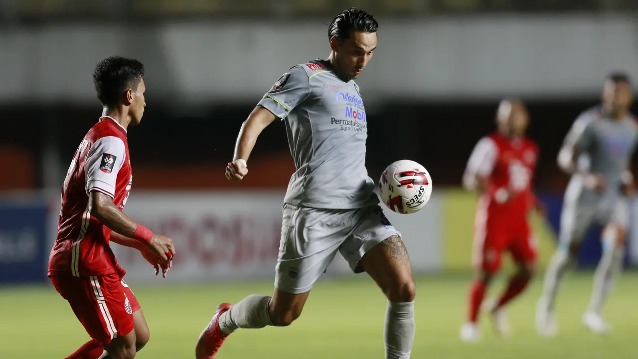 Ezra Walian