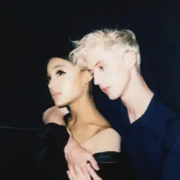Troye Sivan dan Ariana Grande (Foto: Instagram/troyesivan)