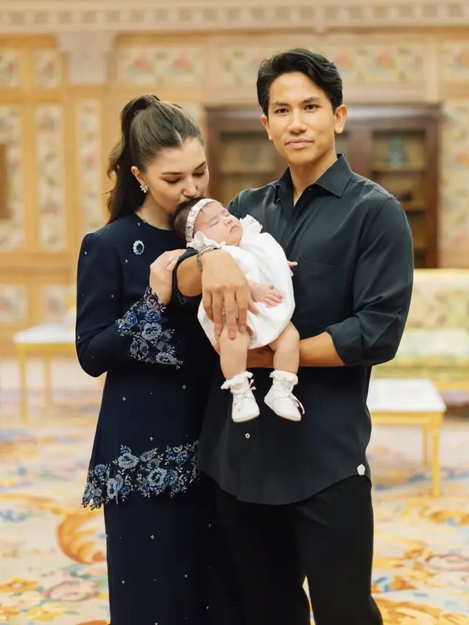 Pesona Young Mom Anisha Rosnah dalam Kebaya Kurung Elegan, Abadikan Momen Mandi Belawat Bersama Buah Hati