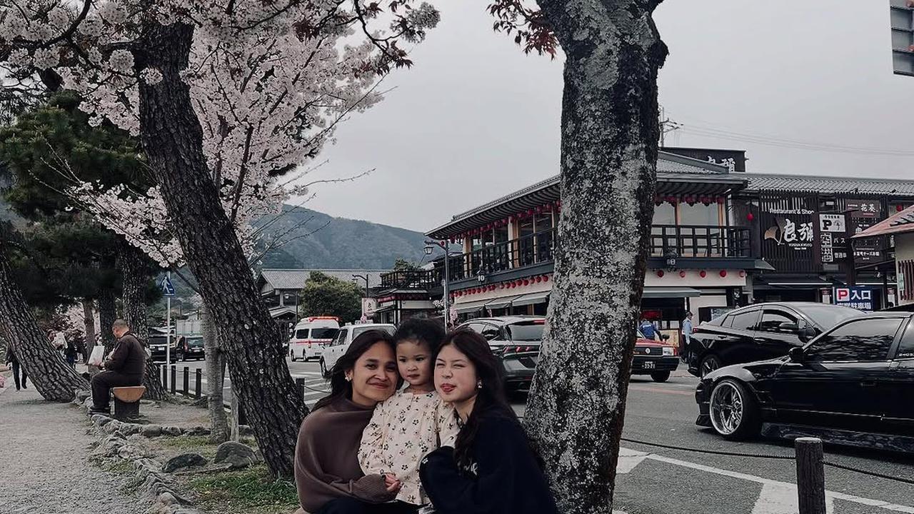 Potret Bahagia Wendy Cagur Liburan ke Jepang, Ajak Anak Istri ke Kyoto