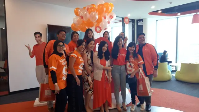 Para penjual Shopee asal Indonesia berkunjung ke kantor Shopee di Thailand, Jumat (24/11). Liputan6.com/Nurmayanti