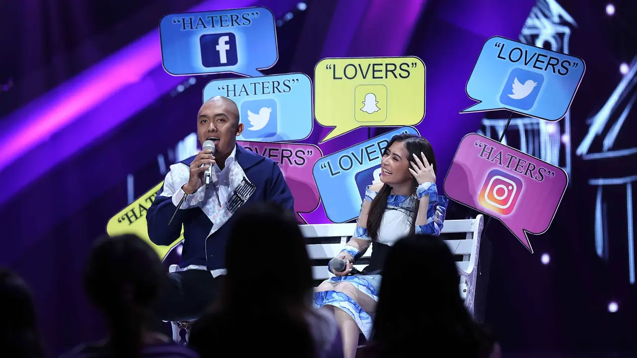 [Bintang] Uus dan Prilly Latuconsina