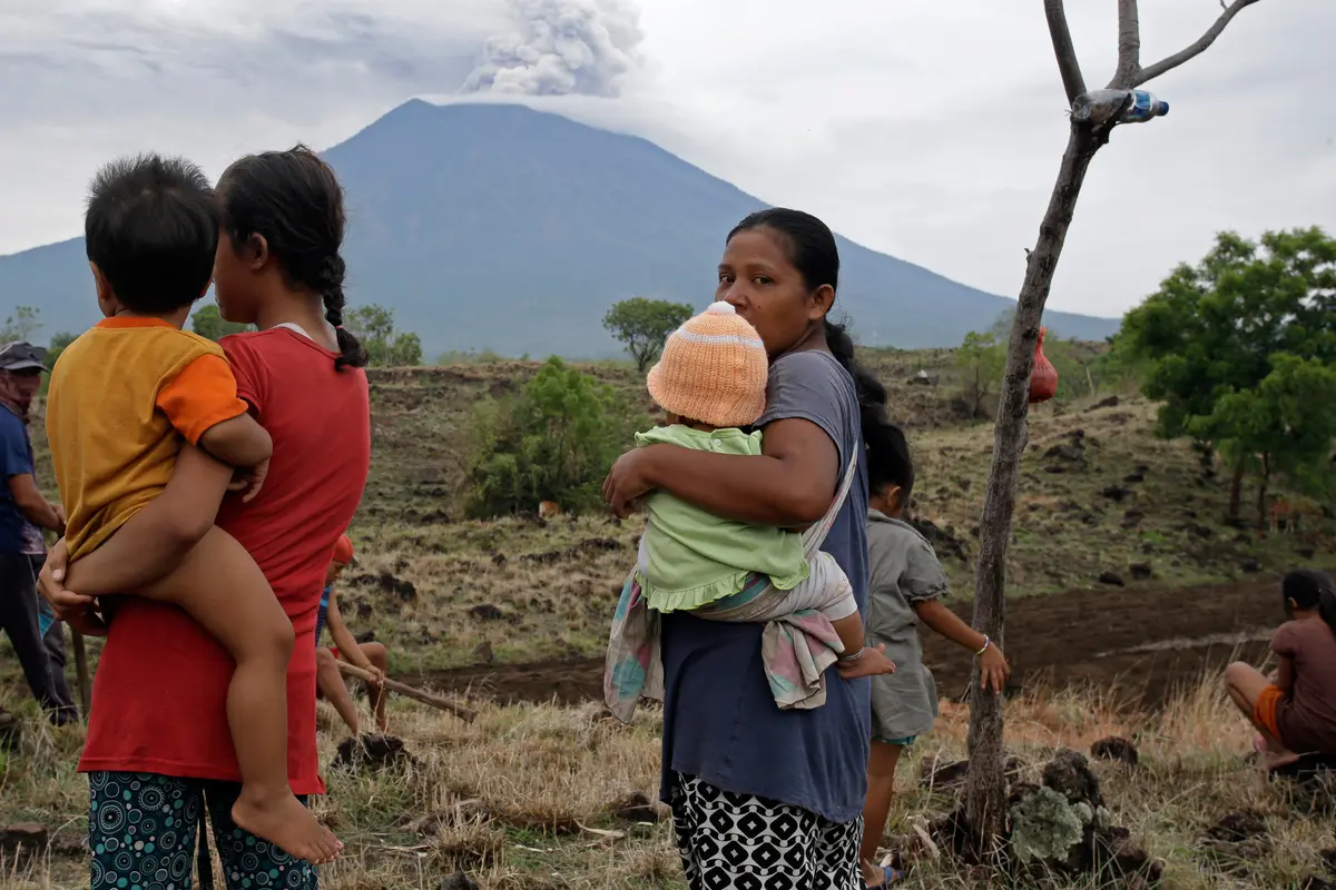 Aktivitas Warga Ditengah Erupsi Gunung Agung