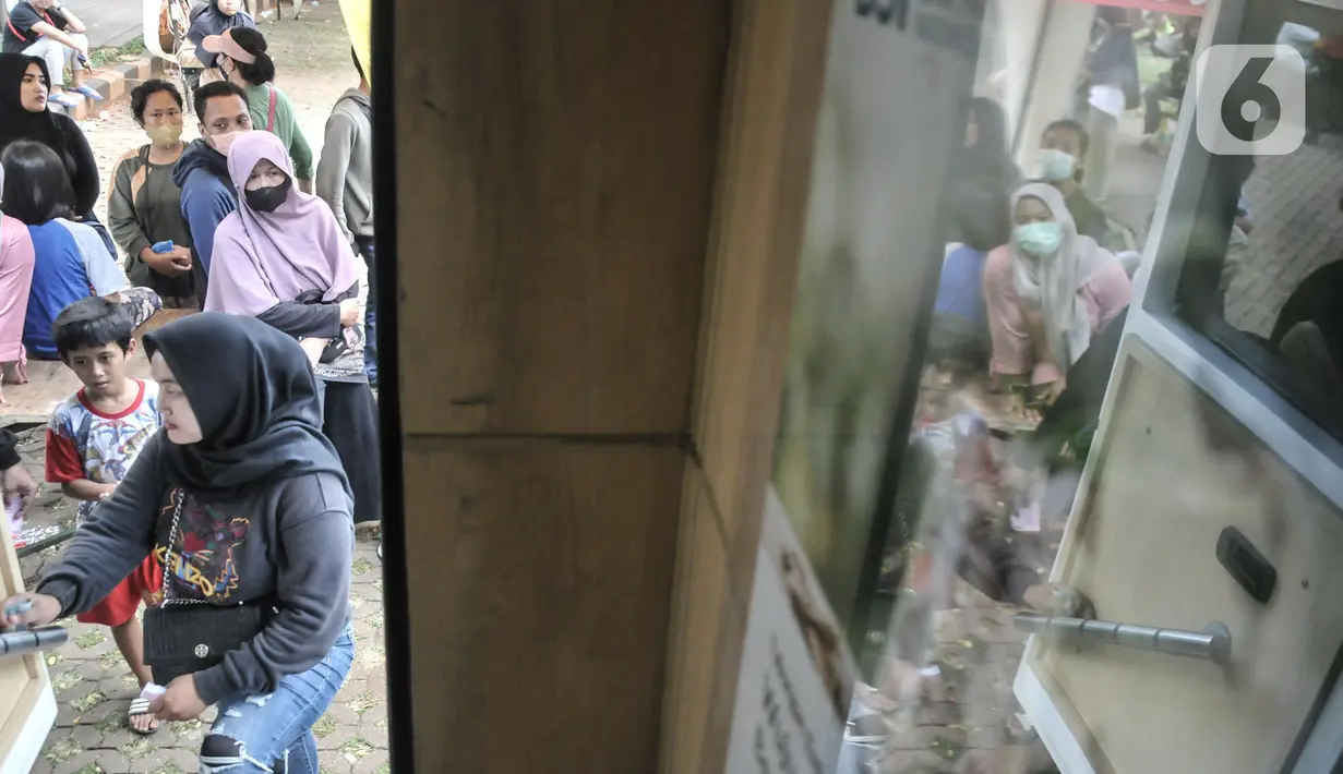 Bank Indonesia juga menyediakan opsi layanan penukaran uang melalui kas keliling di pusat keramaian seperti di terminal, pasar, dan stasiun. (merdeka.com/Iqbal S. Nugroho)