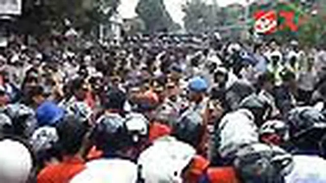 Massa Buruh Memaksa Masuk Bandara Soekarno-Hatta