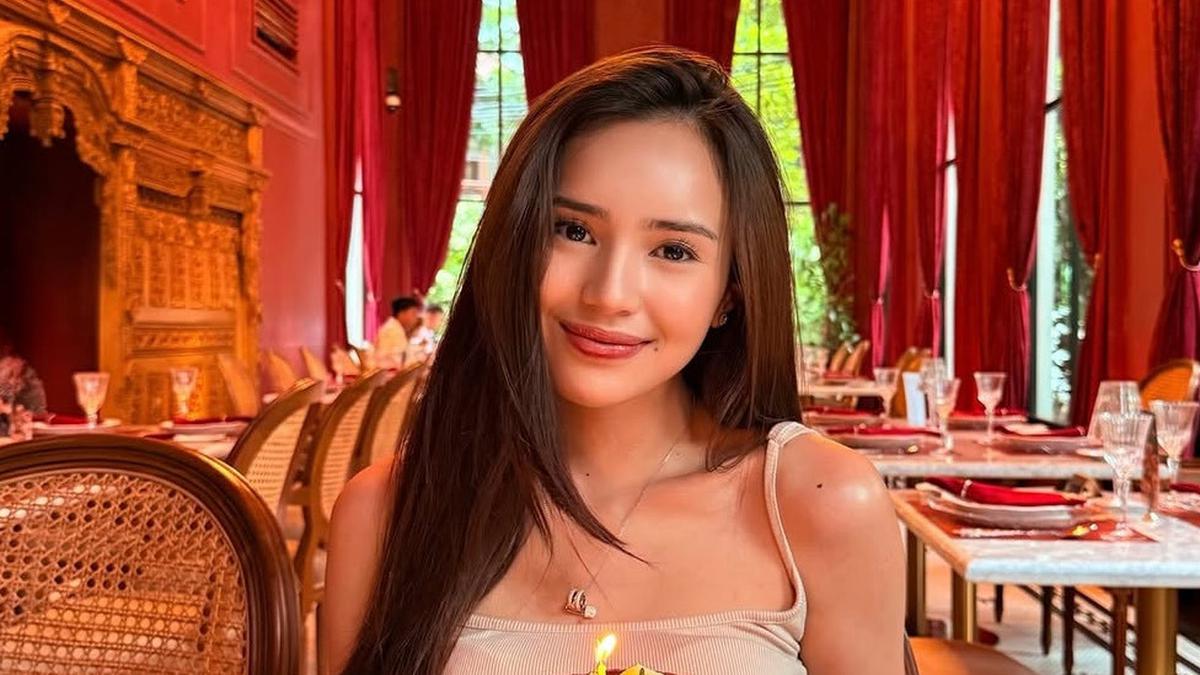 Potret Beby Tsabina Ulang Tahun ke-23 Dirayakan Bersama Keluarga dan Anak Panti Asuhan Kenakan Pakaian Kasual