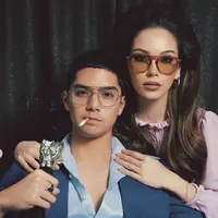 Fotografer selebritas, Winston Gomez pamerkan foto couple  Alyssa Daguise dan Al Ghazali dengan konsep retro. [Foto: Instagram/ Winston Gomez]