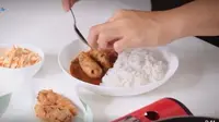Resep nasi sarden crispy (Dok.Kokiku TV/Vidio.com)