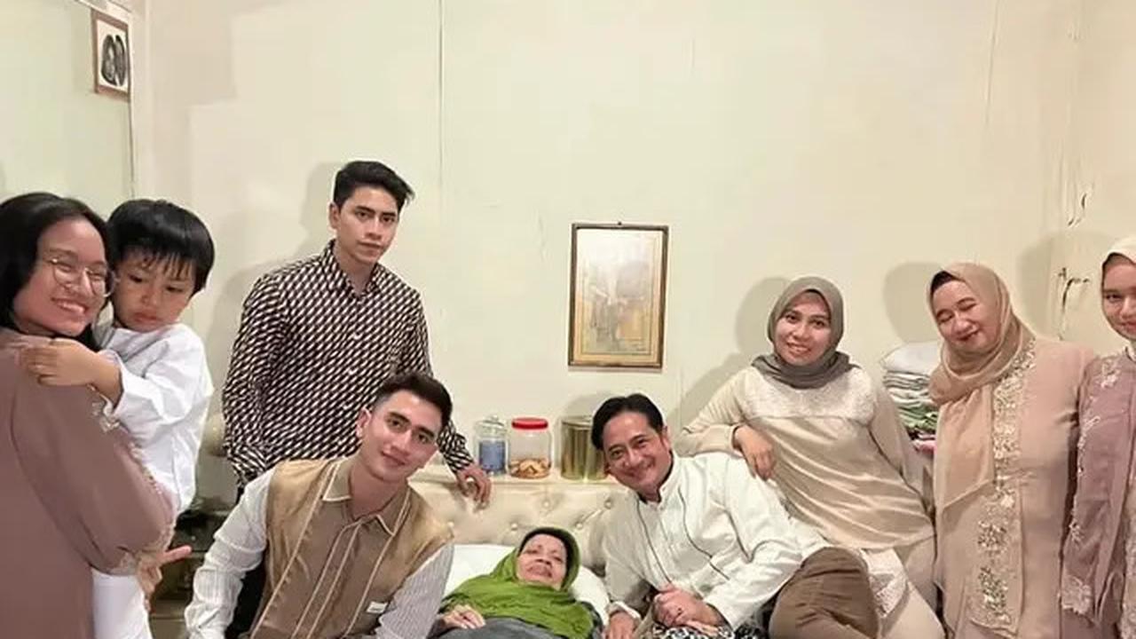 Sang Nenek Meninggal Dunia, Ini 6 Potret Verrell Bramasta Antar ke Peristirahatan Terakhir