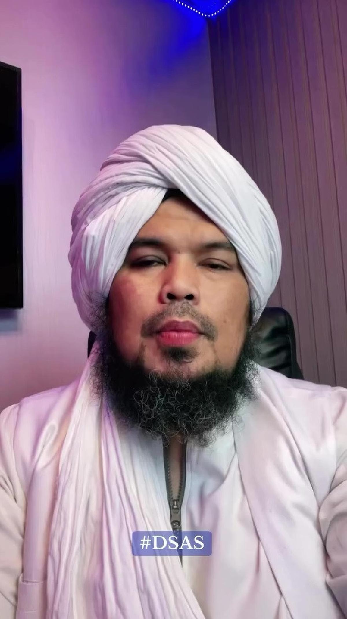 Profil Ustaz Derry Sulaiman yang Jadi Pendamping dr Richard Lee dan Bobon Santoso saat Mualaf