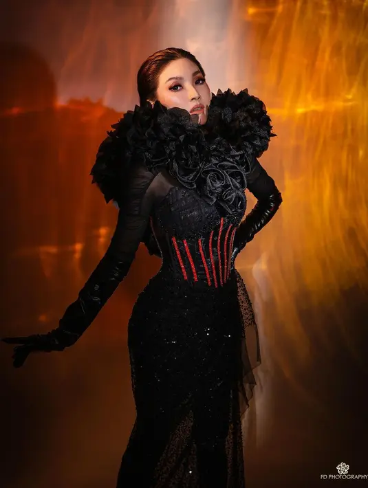 Sarwendah terlihat dengan gaya yang mahal dalam foto yang dipotret FD Photography [@fd_photography]