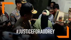 Nyonya LK Ibunda Audrey membeberkan kondisi psikis yang diderita anaknya usai penganiayaan yang dilakukan oleh 12 orang siswi SMA. Audrey mengalami trauma psikis dan ketakutan sehingga harus diterapi oleh tim dokter