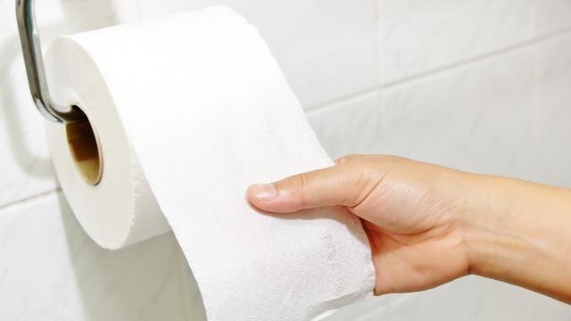 Kesalahan Saat Membersihkan Layar Handphone