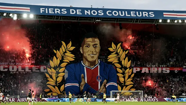 Foto: Koreografi Keren Suporter PSG untuk Kylian Mbappe, Salam Perpisahan untuk Boss Kecil