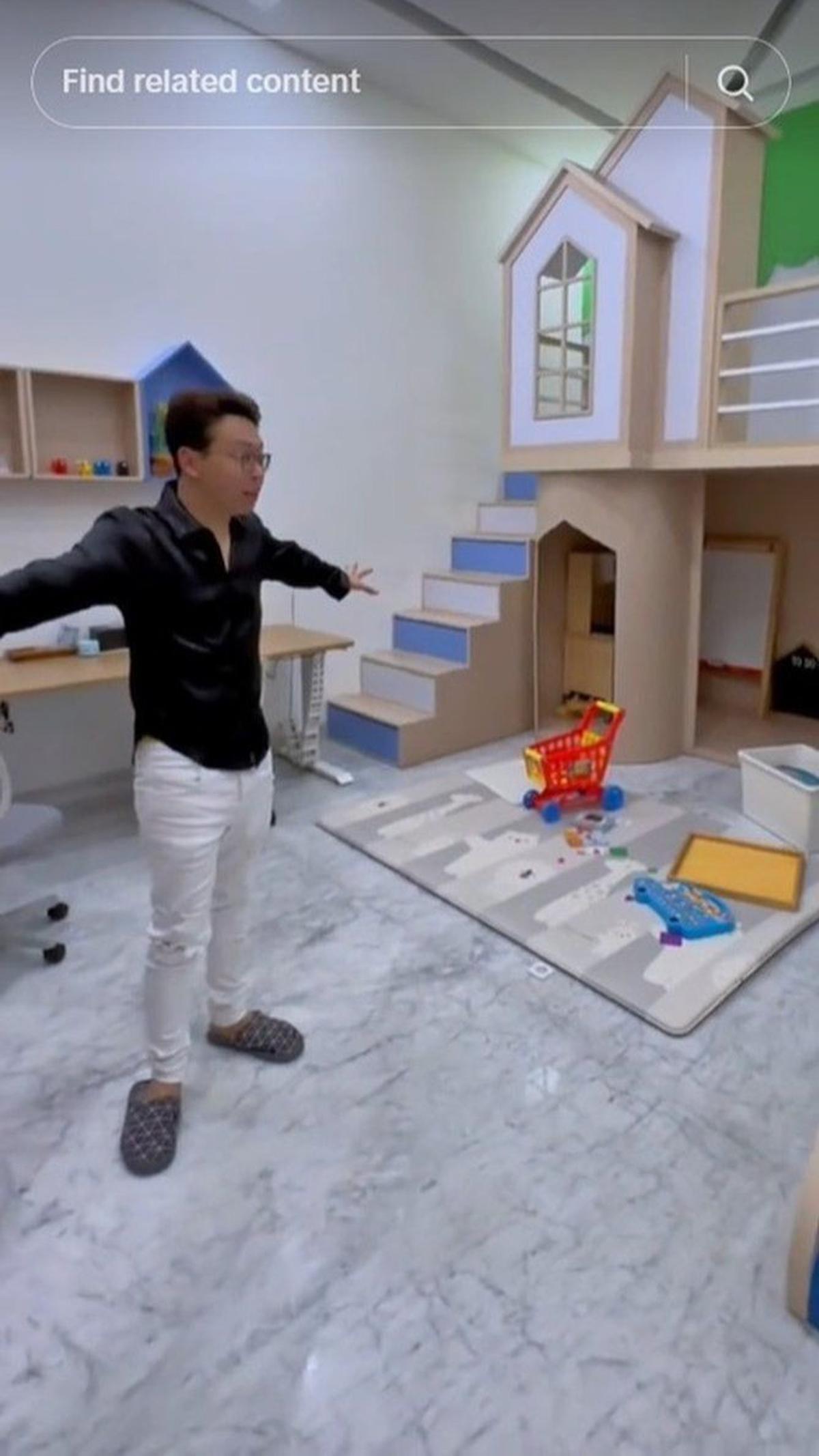 Saking besar dan luasnya, netizen menyebut bahwa rumah mewah ini bisa membuat penghuninya tersesat.