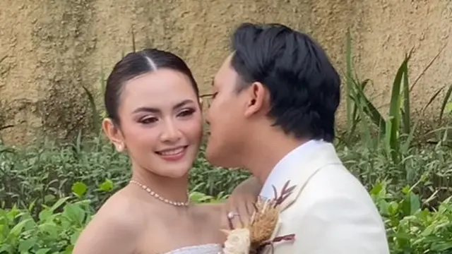 Mahalini dan Rizky Febian di resepsi kedua (Instagram/thebridestory)