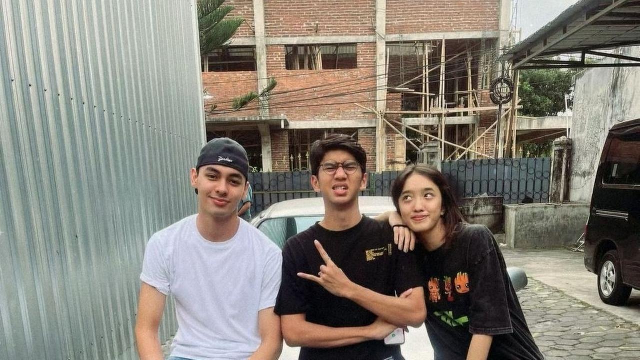 Lebih Tinggi Dibanding Kakaknya