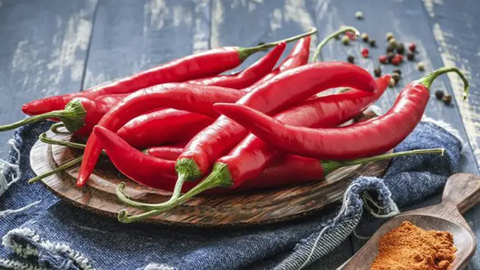 Berbuka puasa dengan makanan pedas/copyright Shuttertstock.ocm