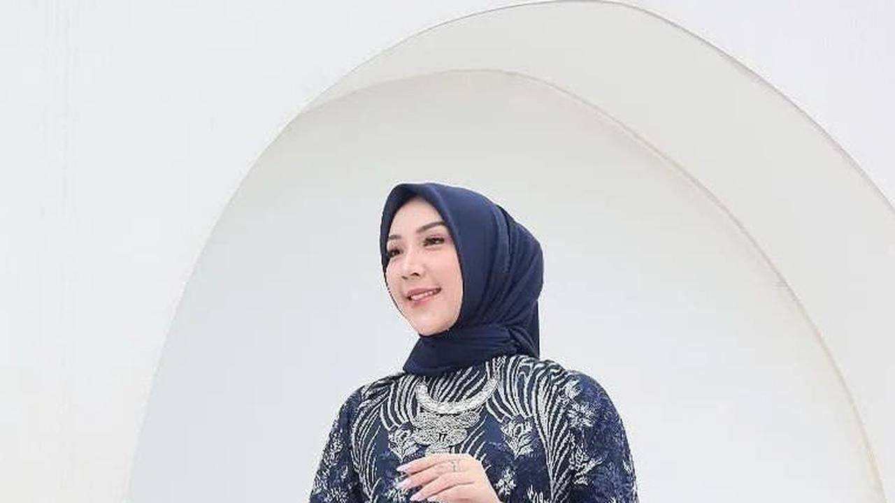Berikan Kesan Mewash dengan Baju Kurung Melayu Model Brokat<br>