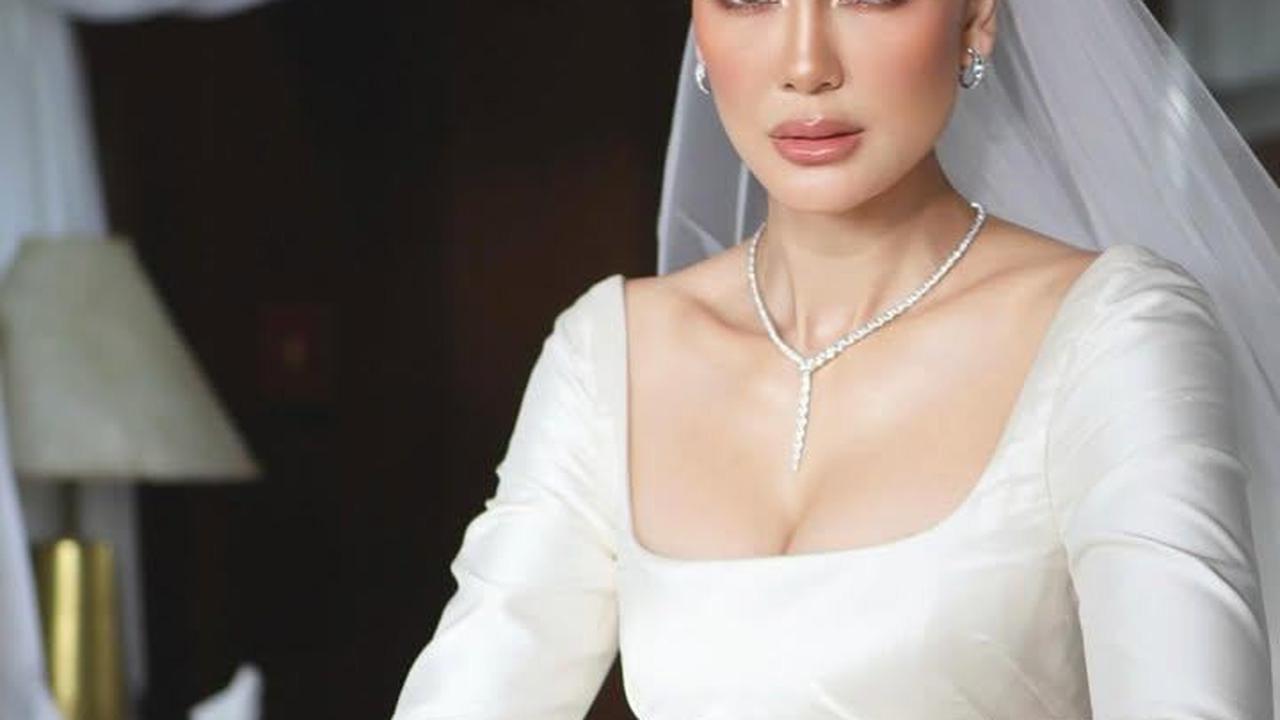 Potret Luna Maya Cantik dengan Gaun Bak Princess di Resepsi Kedua, Pakai Kalung Berlian 1,5 Miliar