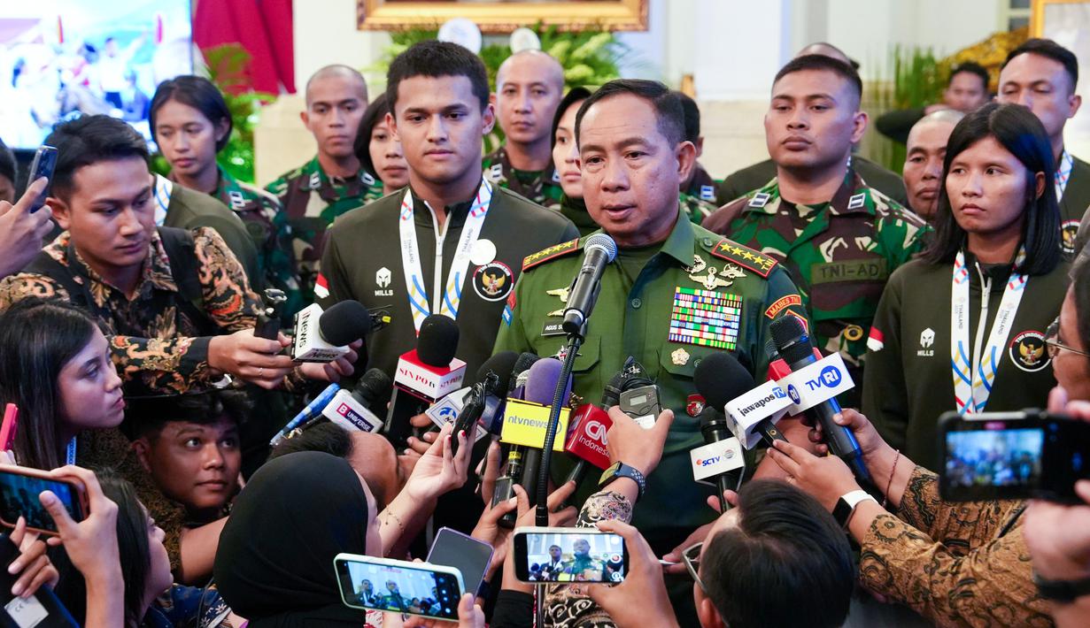 Panglima TNI, Jenderal TNI Agus Subiyanto, memberikan keterangan saat meghadiri acara penyerahan bonus untuk atlet peraih medali emas SEA Games 2025 di Istana Negara, Kamis (8/1/2026). (Foto: Muchlis Jr - BPMI Sekretariat Presiden)