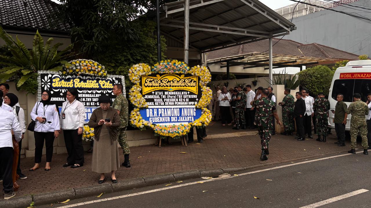 Rumah duka Wakil Presiden ke-6 RI, Try Sutrisno, di Jalan Purwakarta, Menteng, Jakarta Pusat
