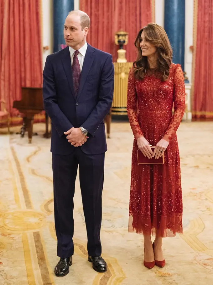 Kate Middleton Tetap Tampil Cantik dengan Gaun Merah di Tengah Drama Kerajaan